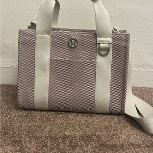 Lululemon Athletica Beige and Cream Shoulder Bag